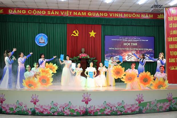 A group of women on a stageAI-generated content may be incorrect.