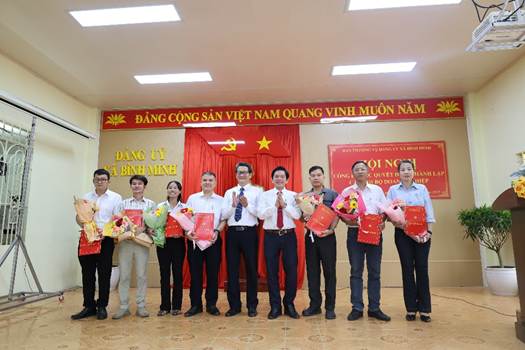 '''''A group of people holding flowers

AI-generated content may be incorrect.'''''