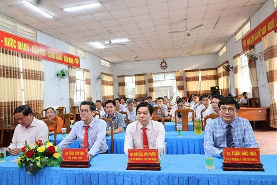 '''''''A group of people sitting at tables

AI-generated content may be incorrect.'''''''