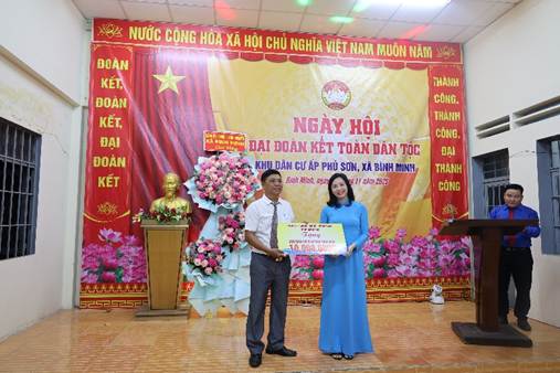 A person and person holding a signAI-generated content may be incorrect.