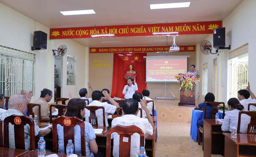 ''A group of people in a classroom

AI-generated content may be incorrect.''