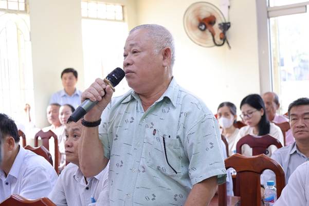 ''A person speaking into a microphone

AI-generated content may be incorrect.''