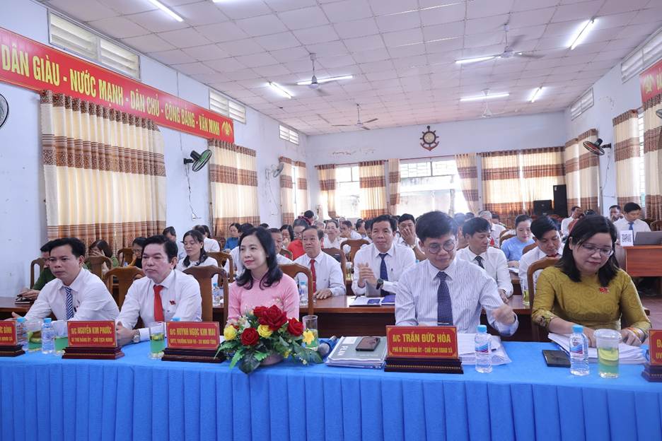 ''A group of people sitting at a tableAI-generated content may be incorrect.''