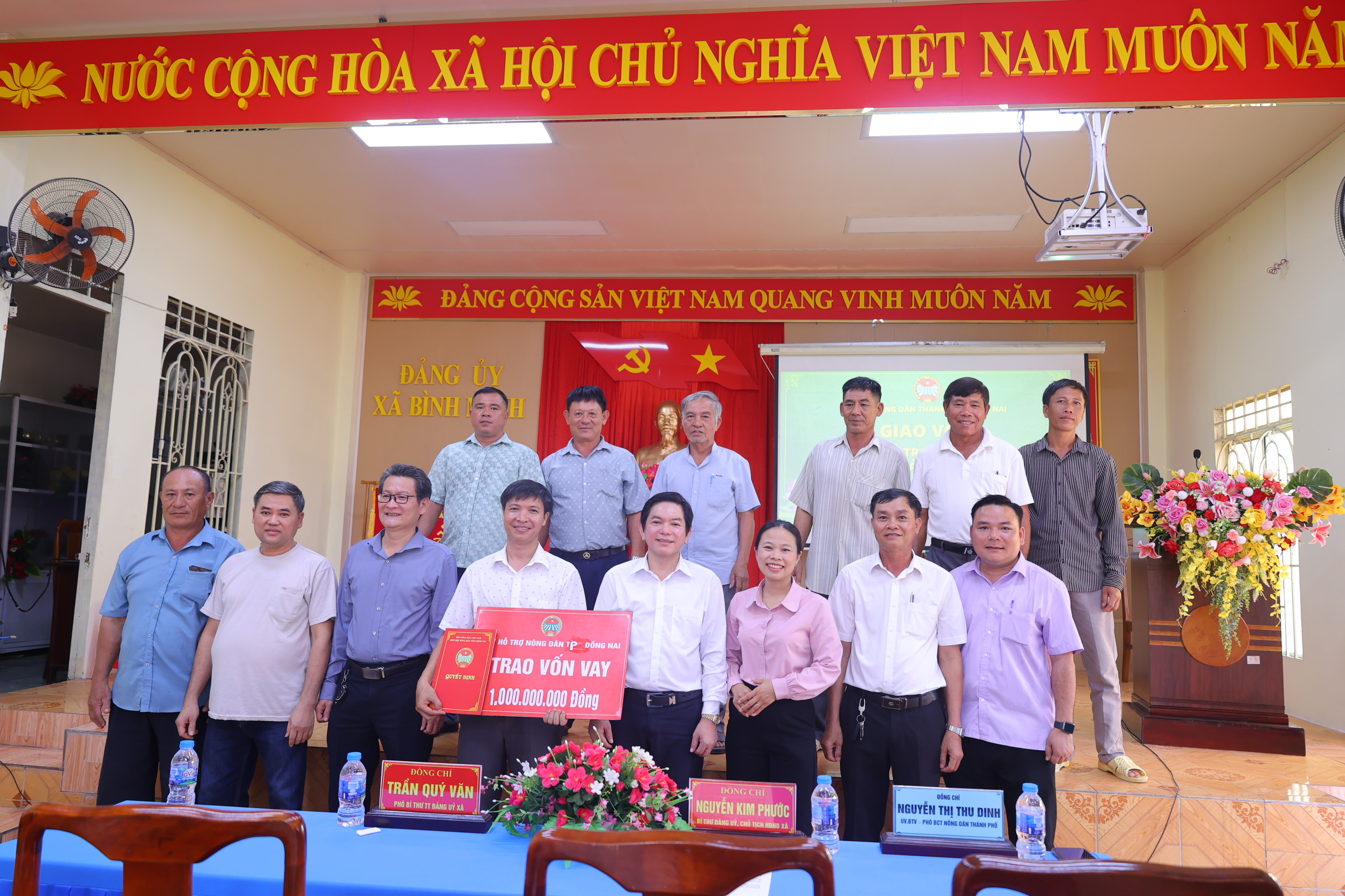 Description: NG NƯỚC CỘNG HÒA XÃ HỘI CHỦ NGHĨA VIỆT NAM MUÔN NĂ.jpeg