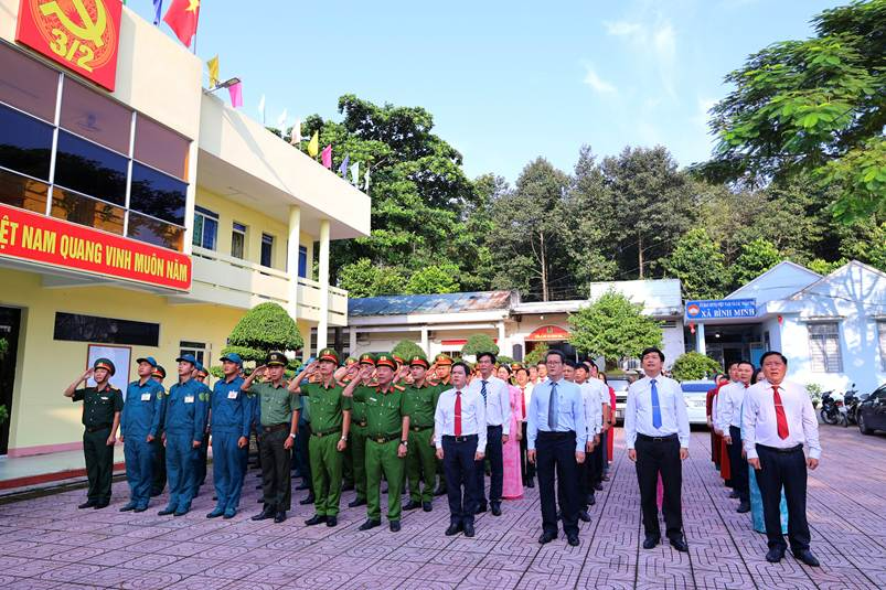 ỆT NAM QUANG VINH MOỚN NỦN.jpeg